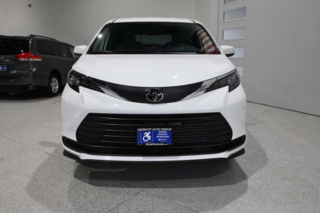 2026 Toyota Sienna LE FWD 8-Passenger - 23098843 - 3