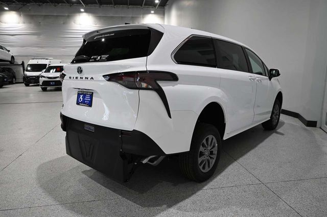 2026 Toyota Sienna LE FWD 8-Passenger - 23098843 - 5