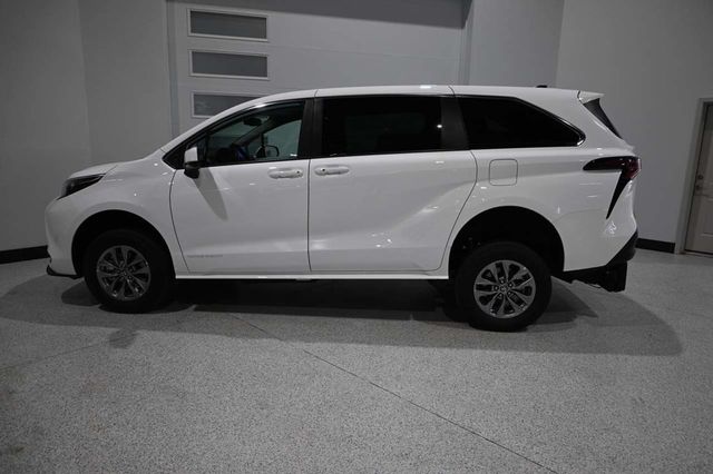2026 Toyota Sienna LE FWD 8-Passenger - 23098843 - 8