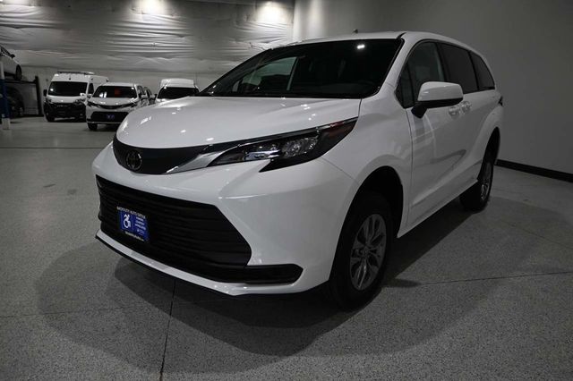 2026 Toyota Sienna LE FWD 8-Passenger - 23098844 - 9