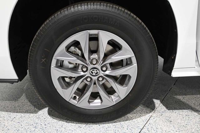 2026 Toyota Sienna LE FWD 8-Passenger - 23098844 - 11