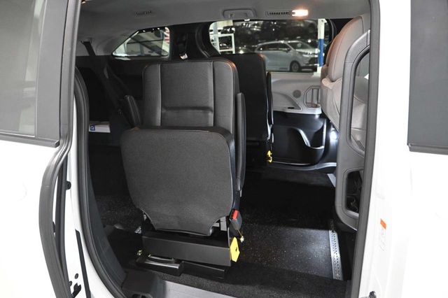 2026 Toyota Sienna LE FWD 8-Passenger - 23098844 - 17
