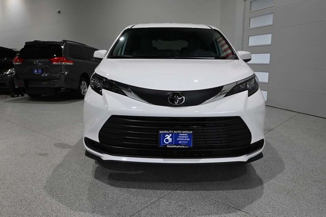 2026 Toyota Sienna LE FWD 8-Passenger - 23098844 - 3