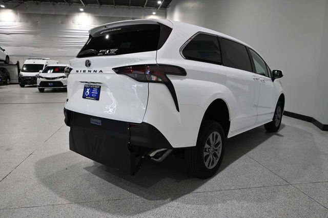 2026 Toyota Sienna LE FWD 8-Passenger - 23098844 - 5