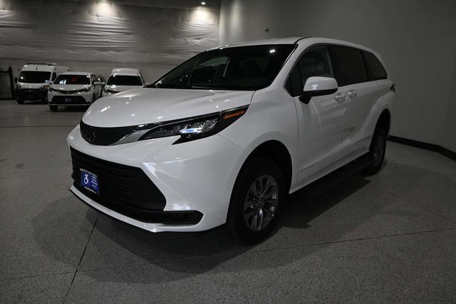 2026 Toyota Sienna LE FWD 8-Passenger - 23099424 - 9