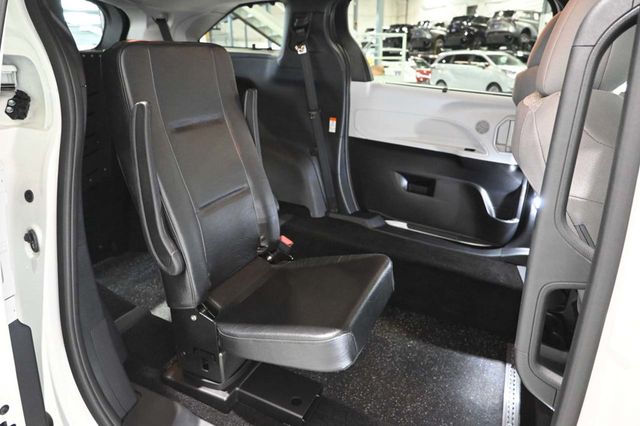 2026 Toyota Sienna LE FWD 8-Passenger - 23099424 - 16