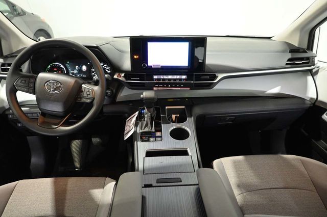 2026 Toyota Sienna LE FWD 8-Passenger - 23099424 - 24