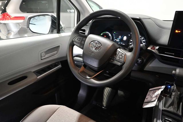 2026 Toyota Sienna LE FWD 8-Passenger - 23099424 - 26