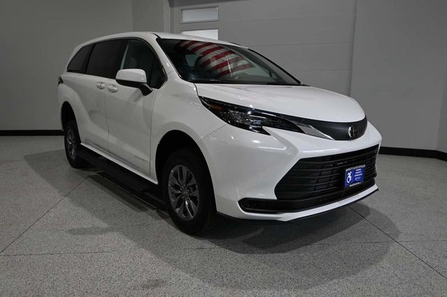 2026 Toyota Sienna LE FWD 8-Passenger - 23099424 - 2
