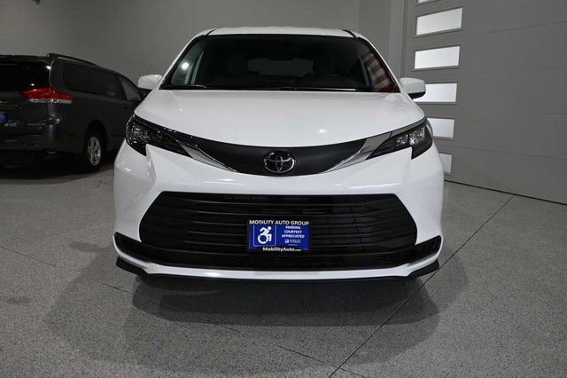 2026 Toyota Sienna LE FWD 8-Passenger - 23099424 - 3