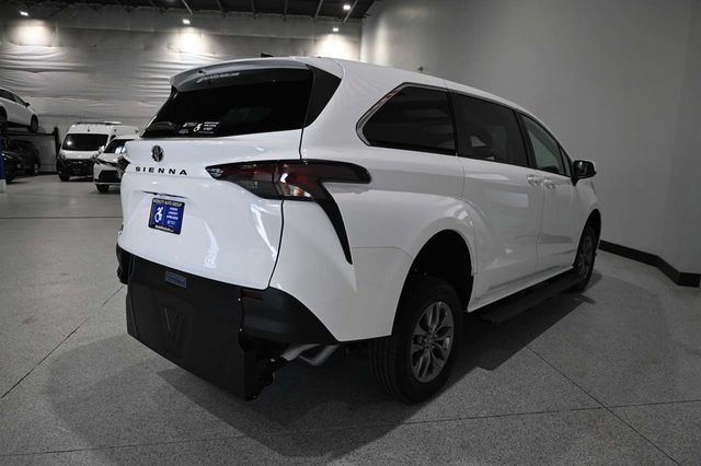 2026 Toyota Sienna LE FWD 8-Passenger - 23099424 - 5