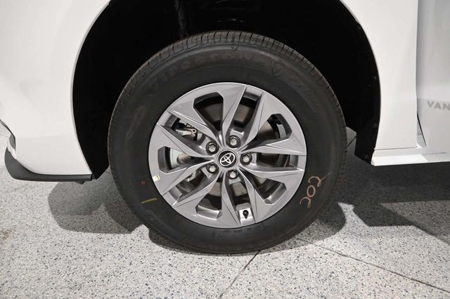 2026 Toyota Sienna LE FWD 8-Passenger - 23099425 - 11