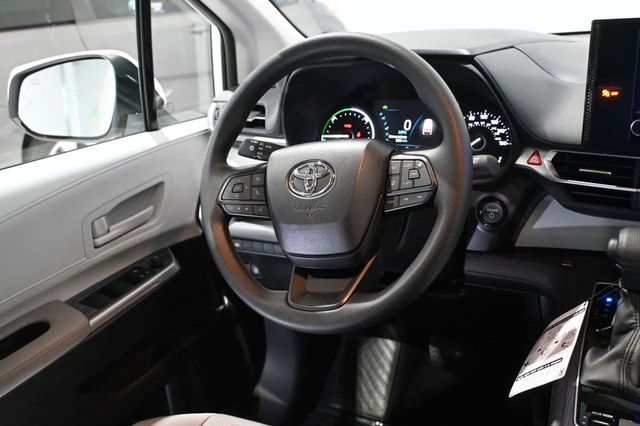 2026 Toyota Sienna LE FWD 8-Passenger - 23099425 - 26