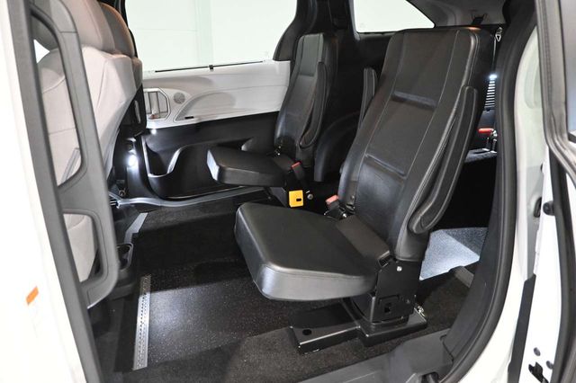 2026 Toyota Sienna LE FWD 8-Passenger - 23099425 - 27