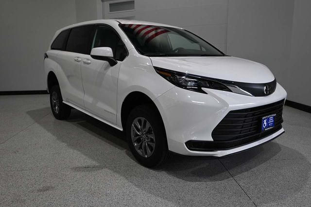 2026 Toyota Sienna LE FWD 8-Passenger - 23099425 - 2