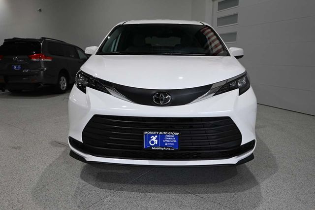 2026 Toyota Sienna LE FWD 8-Passenger - 23099425 - 3