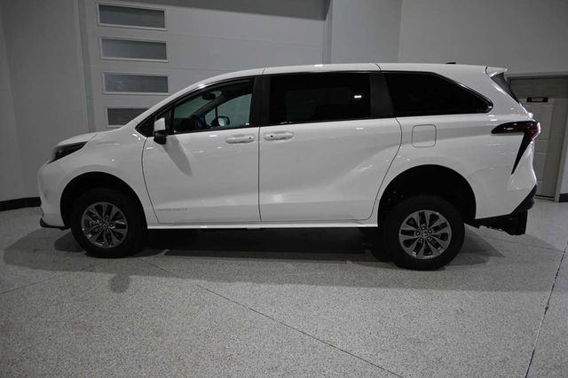 2026 Toyota Sienna LE FWD 8-Passenger - 23099425 - 8