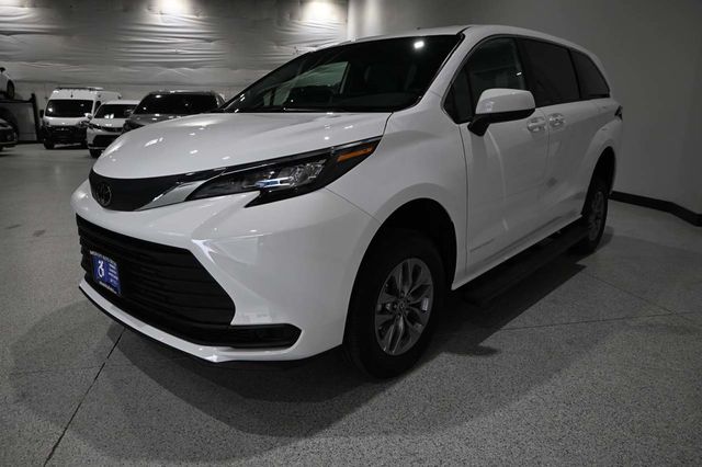 2026 Toyota Sienna LE FWD 8-Passenger - 23099427 - 9