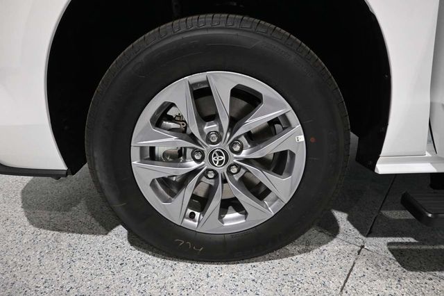 2026 Toyota Sienna LE FWD 8-Passenger - 23099427 - 11