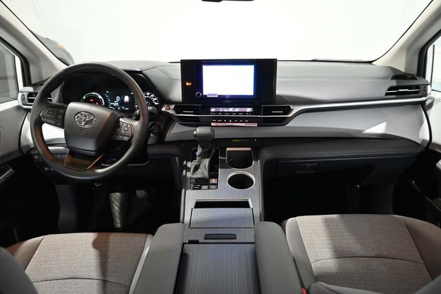 2026 Toyota Sienna LE FWD 8-Passenger - 23099427 - 24