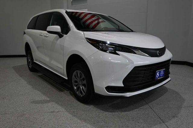 2026 Toyota Sienna LE FWD 8-Passenger - 23099427 - 2