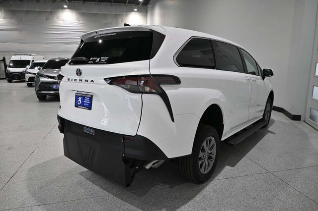 2026 Toyota Sienna LE FWD 8-Passenger - 23099427 - 5