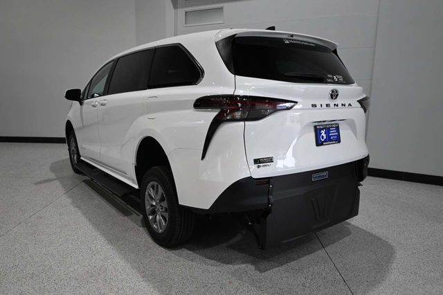 2026 Toyota Sienna LE FWD 8-Passenger - 23099427 - 7