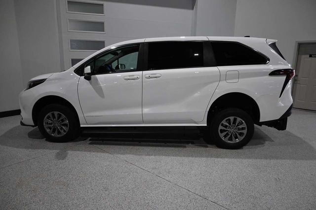 2026 Toyota Sienna LE FWD 8-Passenger - 23099427 - 8