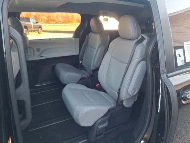 2026 Toyota Sienna XLE - 23089698 - 25