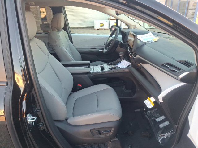 2026 Toyota Sienna XLE - 23089698 - 31