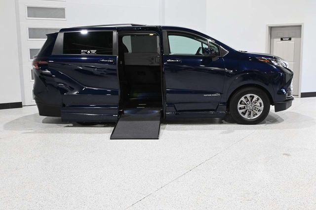 2026 Toyota Sienna XLE AWD 7-Passenger - 23031687 - 16