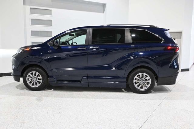 2026 Toyota Sienna XLE AWD 7-Passenger - 23031687 - 8