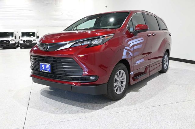 2026 Toyota Sienna XLE AWD 7-Passenger - 23041356 - 9