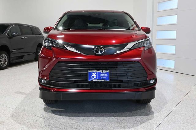 2026 Toyota Sienna XLE AWD 7-Passenger - 23041356 - 3