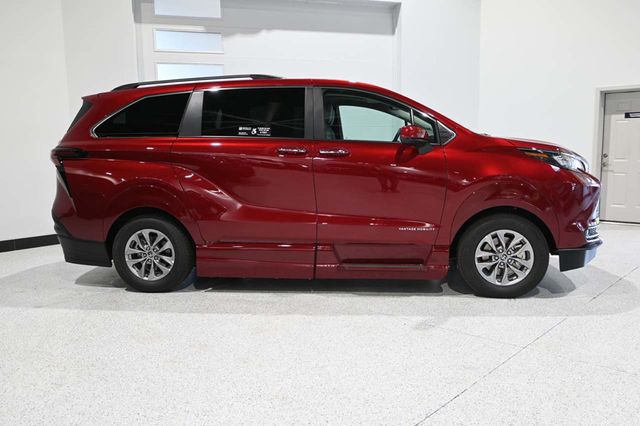 2026 Toyota Sienna XLE AWD 7-Passenger - 23041356 - 4