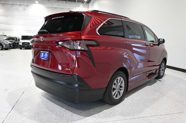 2026 Toyota Sienna XLE AWD 7-Passenger - 23041356 - 5