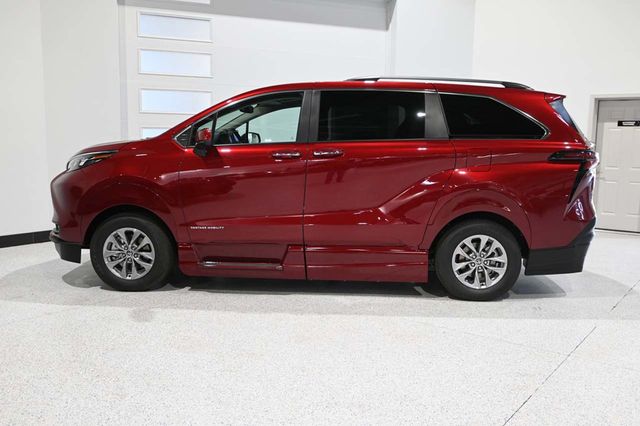 2026 Toyota Sienna XLE AWD 7-Passenger - 23041356 - 8