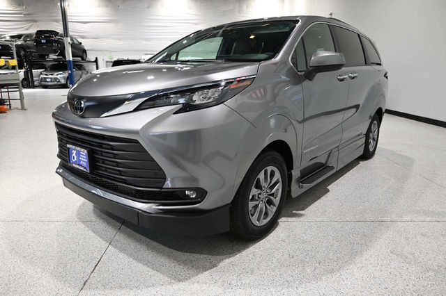 2026 Toyota Sienna XLE AWD 7-Passenger - 23079488 - 9