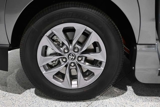 2026 Toyota Sienna XLE AWD 7-Passenger - 23079488 - 11