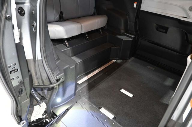 2026 Toyota Sienna XLE AWD 7-Passenger - 23079488 - 17