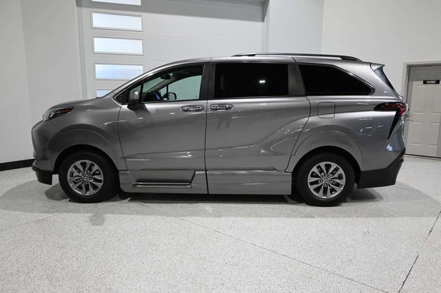 2026 Toyota Sienna XLE AWD 7-Passenger - 23079488 - 8