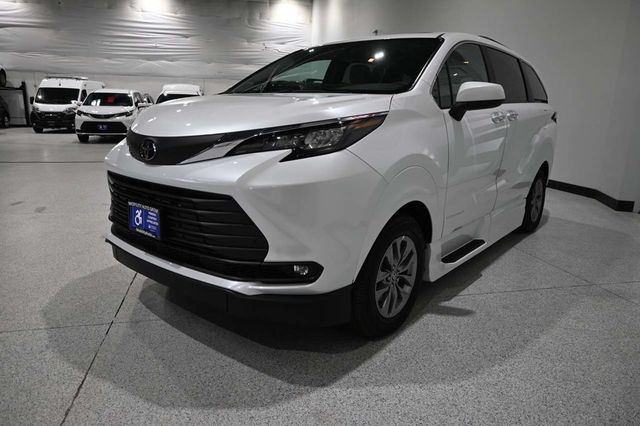 2026 Toyota Sienna XLE AWD 7-Passenger - 23099428 - 9