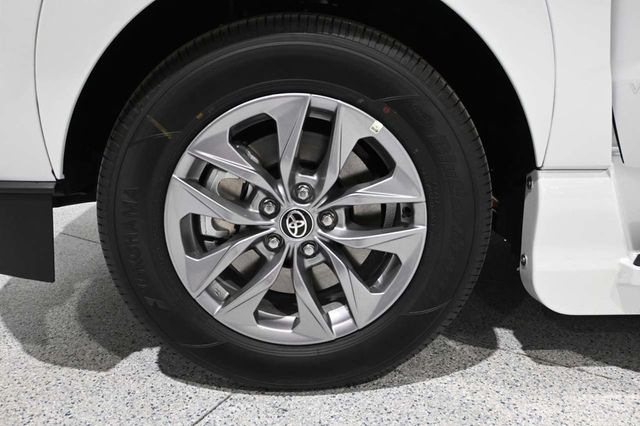 2026 Toyota Sienna XLE AWD 7-Passenger - 23099428 - 11