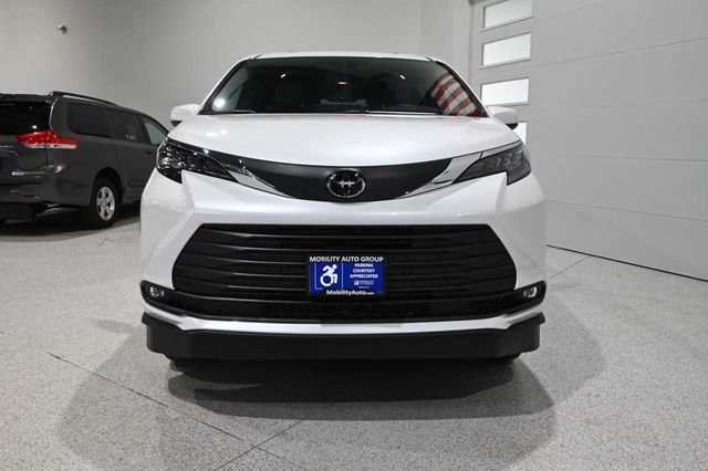 2026 Toyota Sienna XLE AWD 7-Passenger - 23099428 - 3