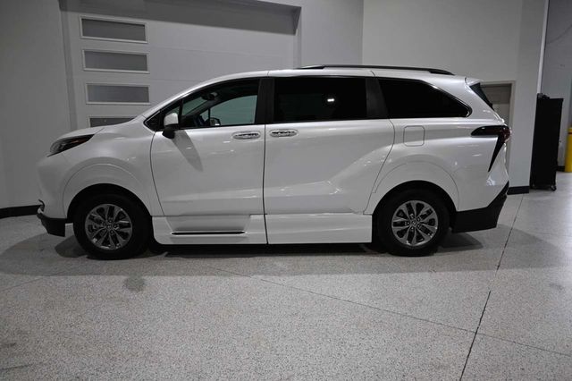 2026 Toyota Sienna XLE AWD 7-Passenger - 23099428 - 8