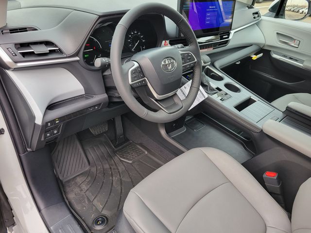 2026 Toyota Sienna XLE FWD 8-Passenger - 22977474 - 2