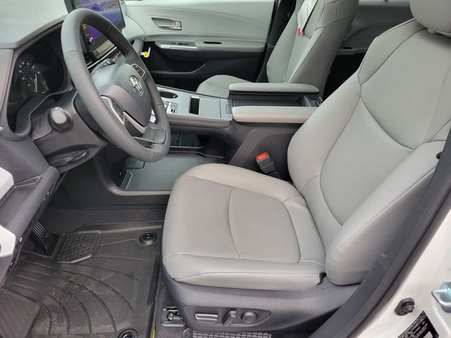 2026 Toyota Sienna XLE FWD 8-Passenger - 22977474 - 3
