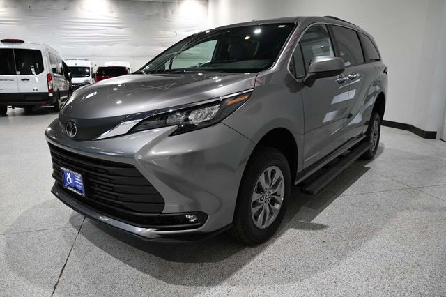 2026 Toyota Sienna XLE Mobility Handicap Van - 23065622 - 9