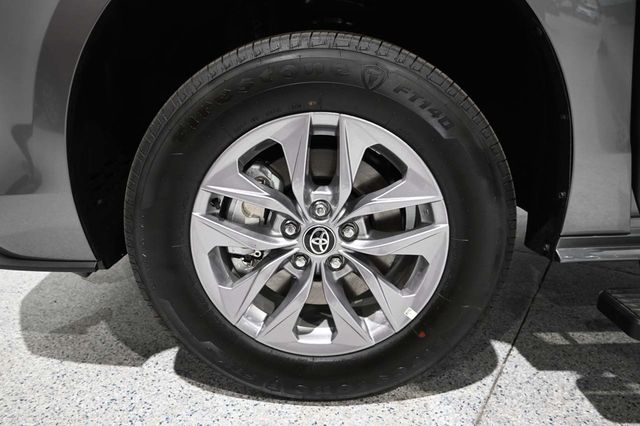 2026 Toyota Sienna XLE Mobility Handicap Van - 23065622 - 11