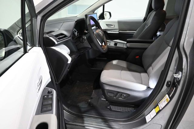 2026 Toyota Sienna XLE Mobility Handicap Van - 23065622 - 12